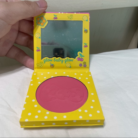 ‼️ HELLO KITTY BLUSH ISLAND SHINE - Picture 7 of 9
